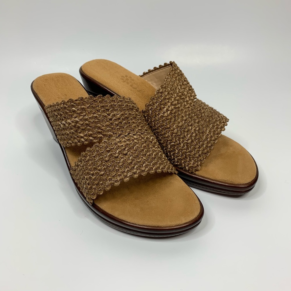 Daisy • heeled sandals